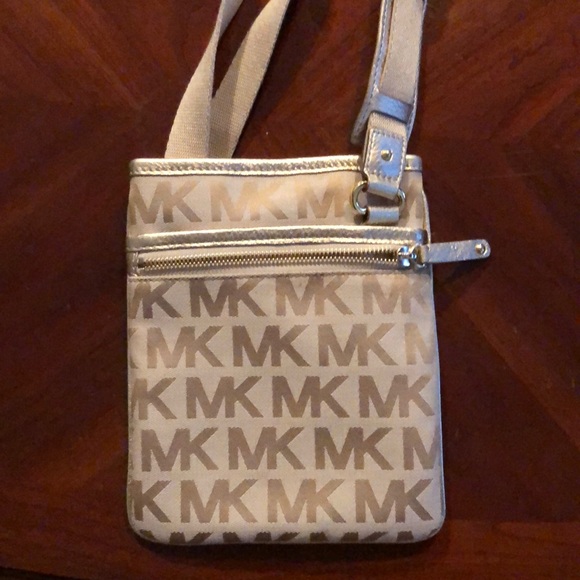 Michael Kors crossbody purse - Picture 1 of 4